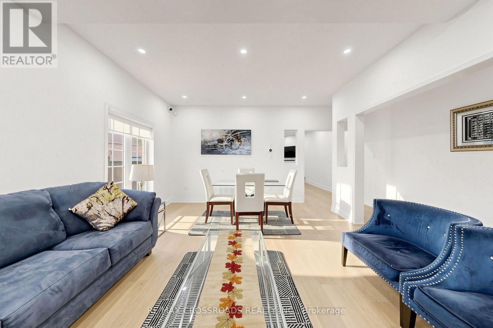 82 Jack Monkman Crescent, Markham, ON - Indoor Photo Showing Living Room