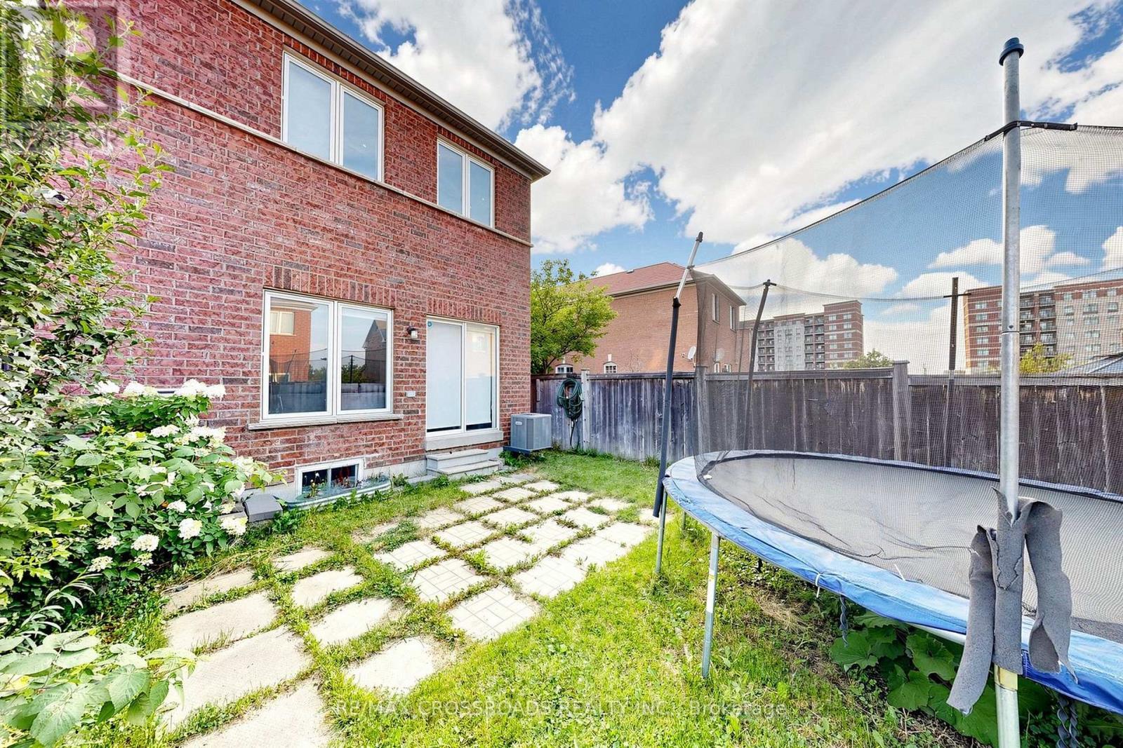 82 Jack Monkman Crescent, Markham, ON - Outdoor With Exterior