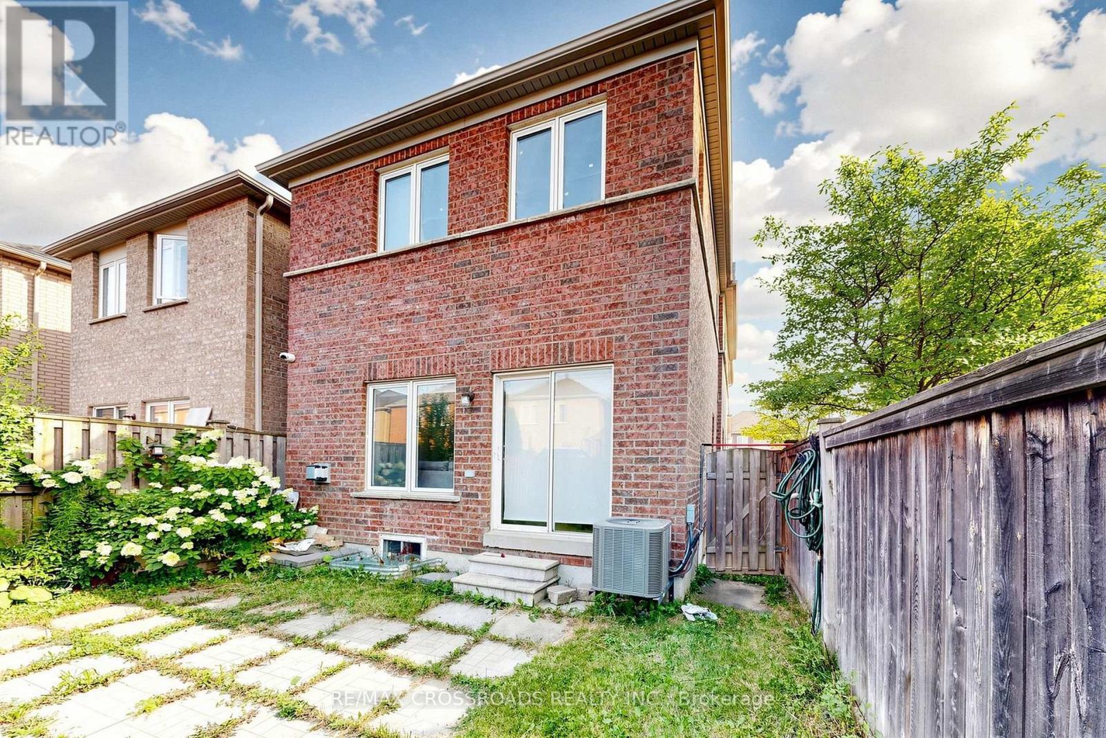 82 Jack Monkman Crescent, Markham, ON - Outdoor With Exterior