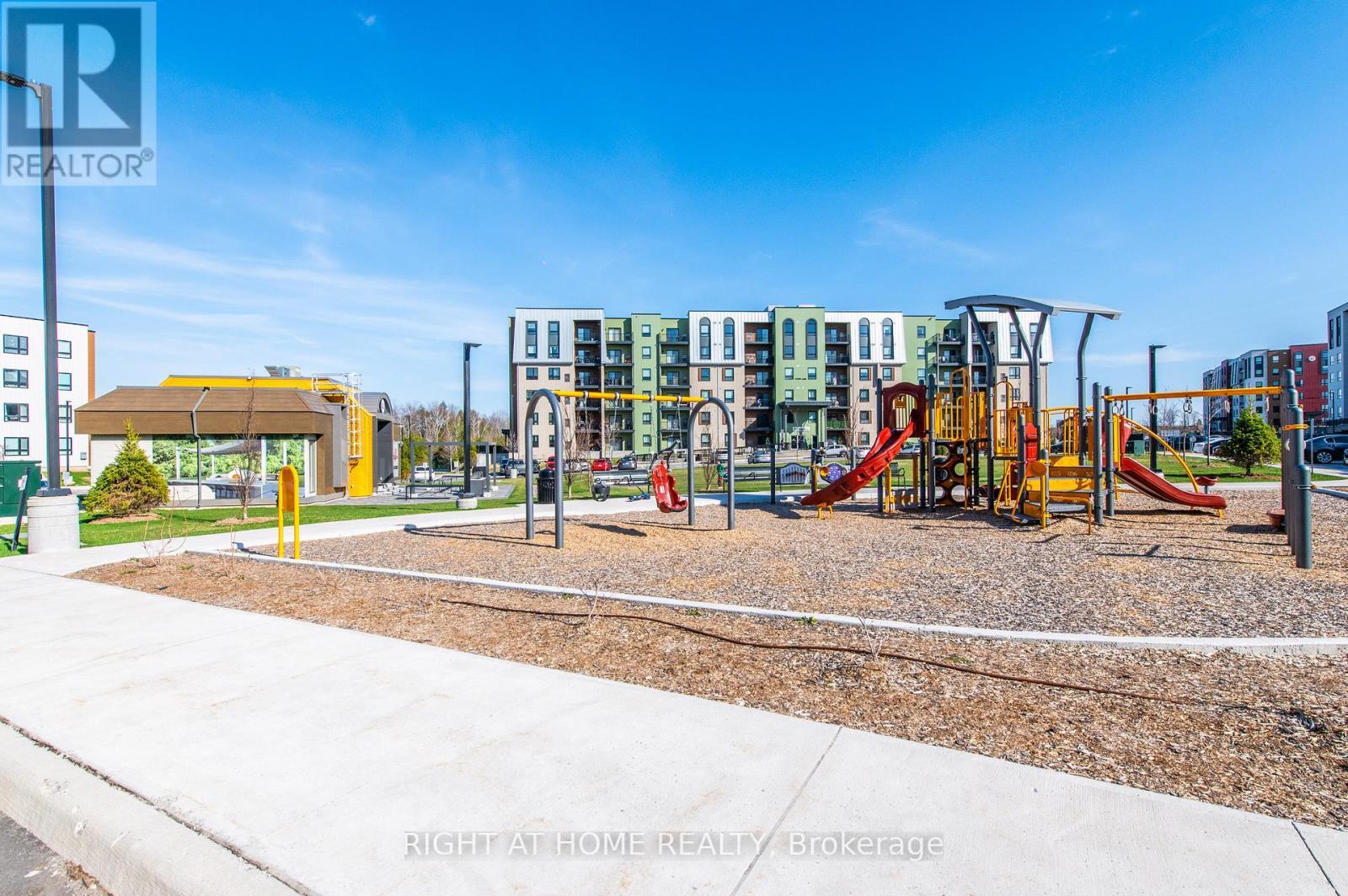 507 - 4 Spice Way, Barrie, ON - Outdoor