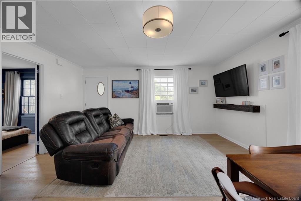 98 Edith Avenue, Saint John, NB - Indoor Photo Showing Living Room