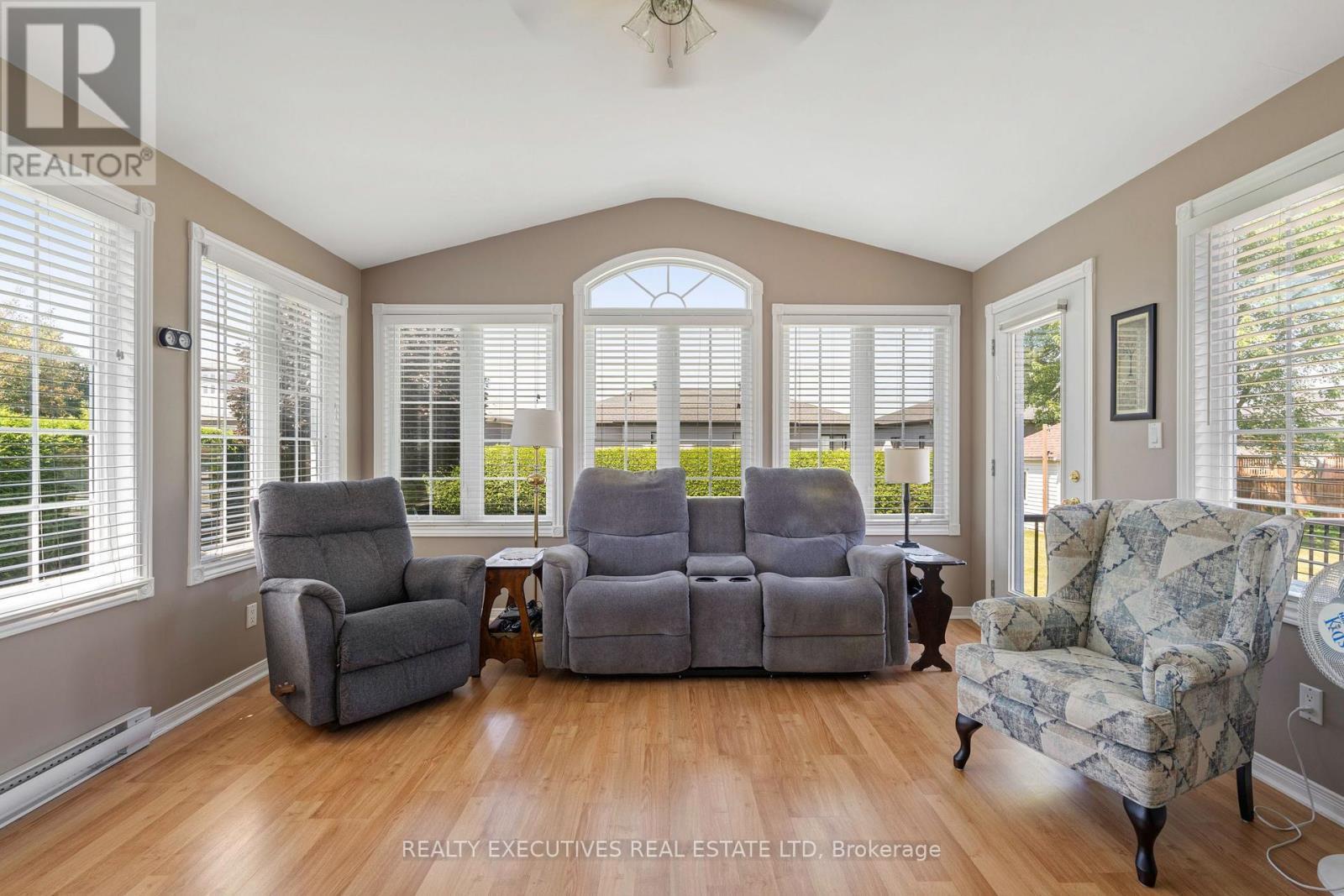 Sunroom - 434 Queen Street, North Dundas, ON - Indoor Photo Showing Living Room