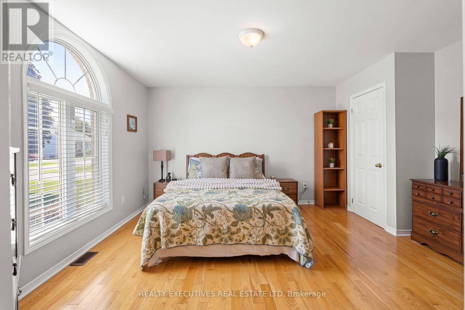 Primary Bedroom w/ Walk-In Closet - 434 Queen Street, North Dundas, ON - Indoor Photo Showing Bedroom