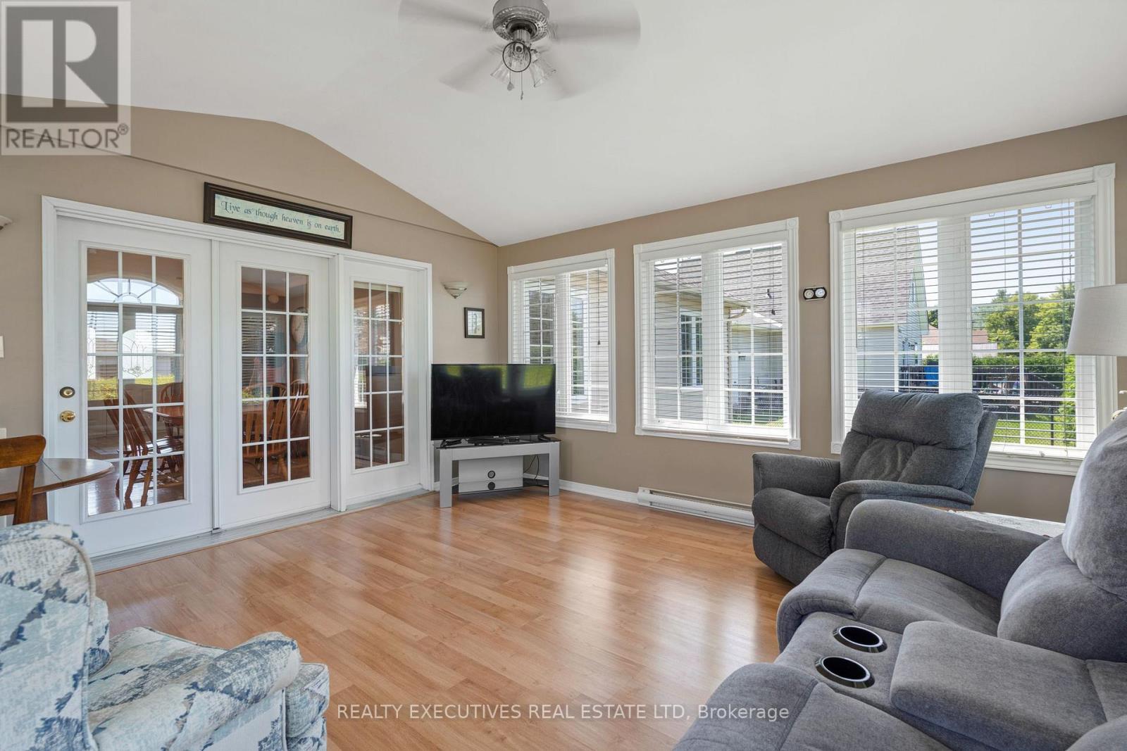 Sunroom - 434 Queen Street, North Dundas, ON - Indoor Photo Showing Living Room
