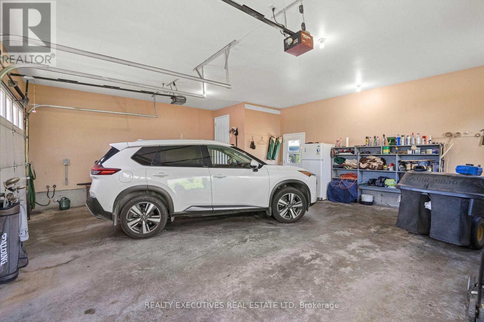 Garage - 434 Queen Street, North Dundas, ON - Indoor Photo Showing Garage