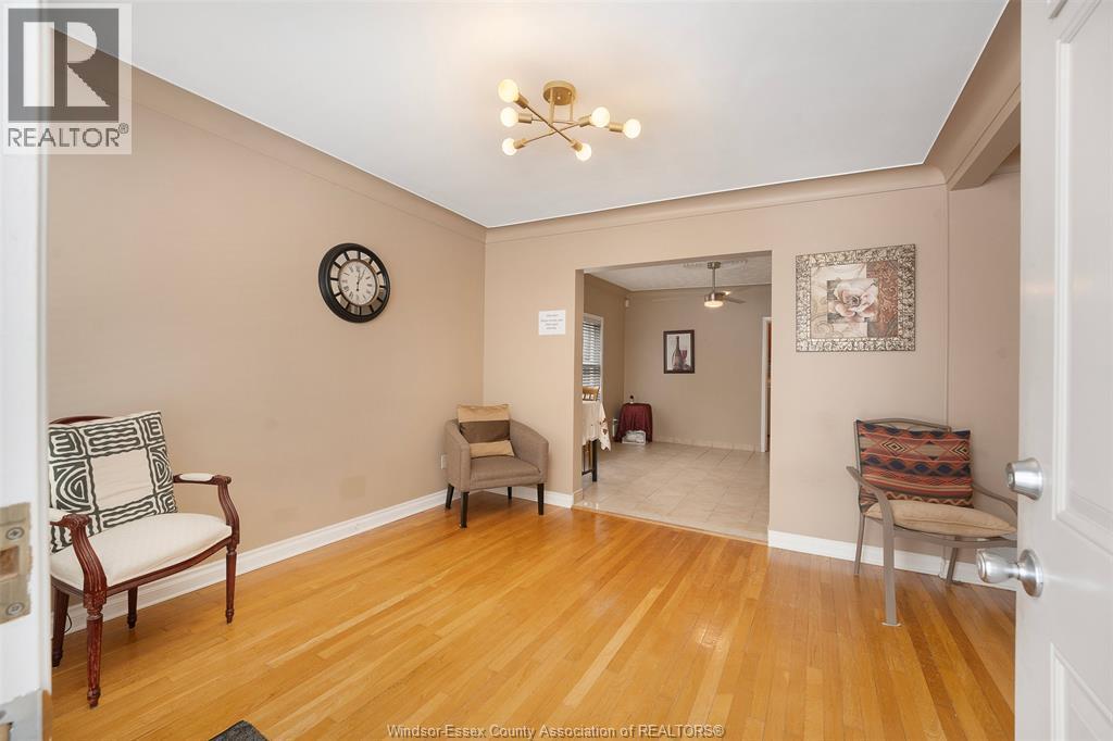 907 Gladstone Avenue Unit# Main, Windsor, ON - Indoor Photo Showing Other Room