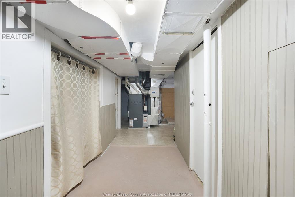 907 Gladstone Avenue Unit# Main, Windsor, ON - Indoor Photo Showing Other Room