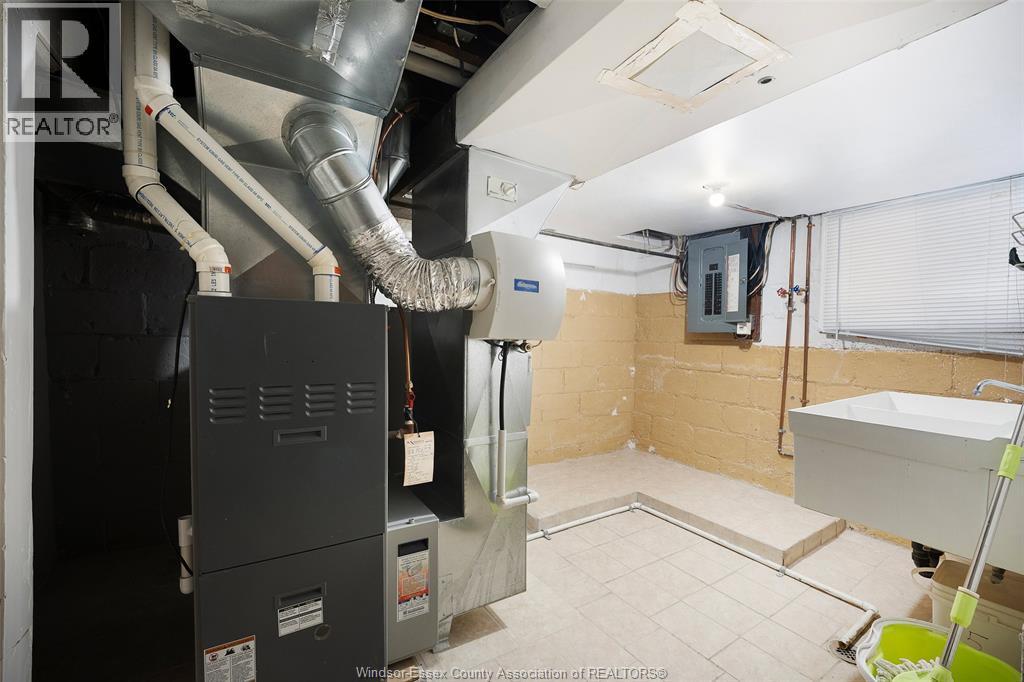 907 Gladstone Avenue Unit# Main, Windsor, ON - Indoor Photo Showing Basement