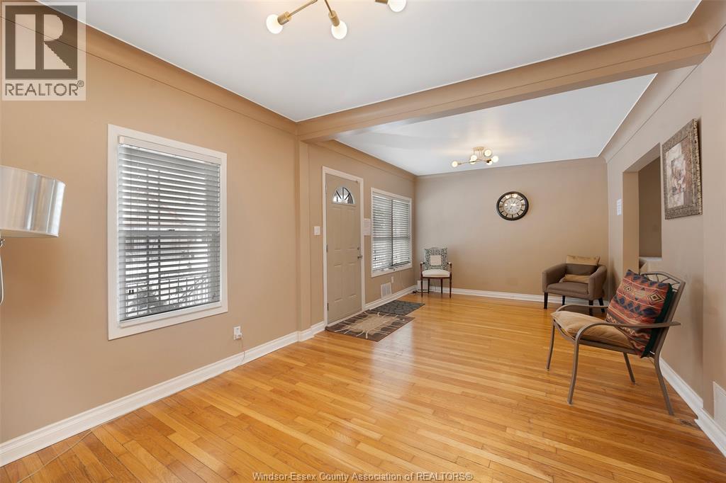 907 Gladstone Avenue Unit# Main, Windsor, ON - Indoor Photo Showing Other Room