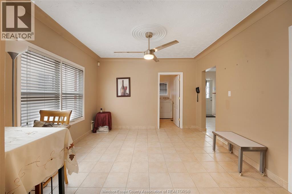 907 Gladstone Avenue Unit# Main, Windsor, ON - Indoor Photo Showing Other Room