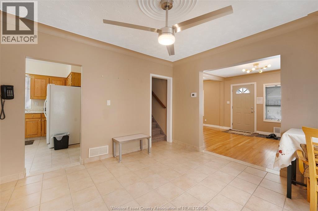 907 Gladstone Avenue Unit# Main, Windsor, ON - Indoor Photo Showing Other Room