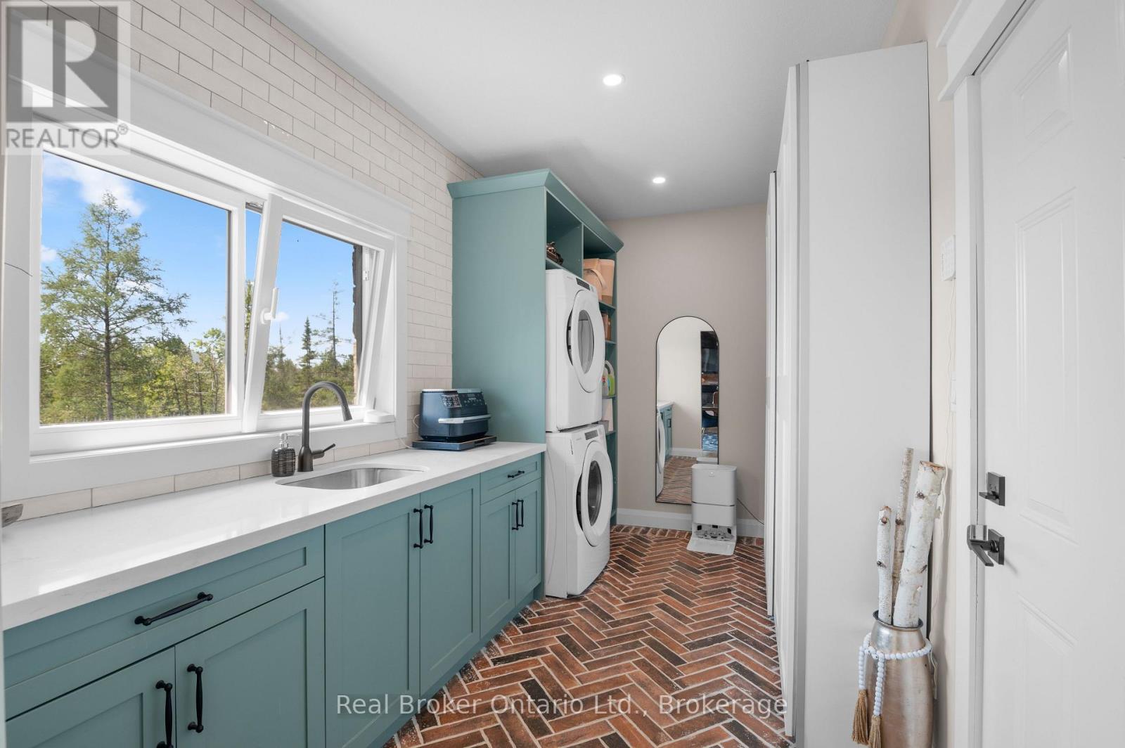 156 Pine View Drive, West Grey, ON - Indoor Photo Showing Kitchen