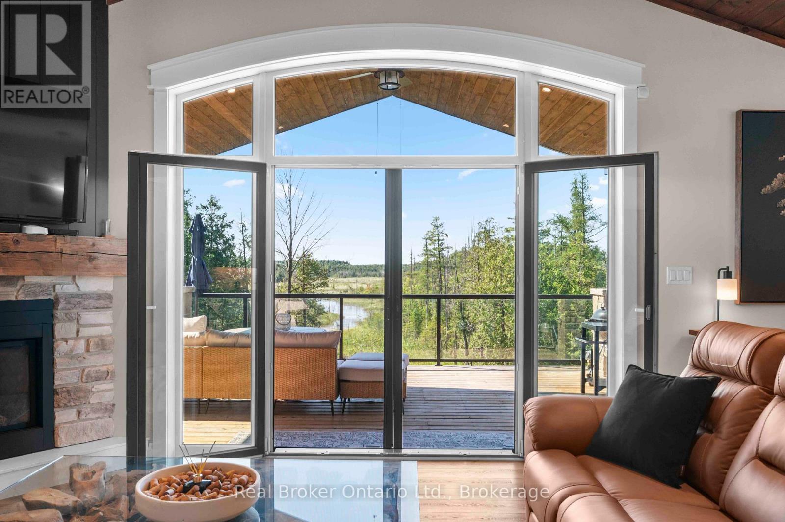 156 Pine View Drive, West Grey, ON - Indoor Photo Showing Living Room With Fireplace