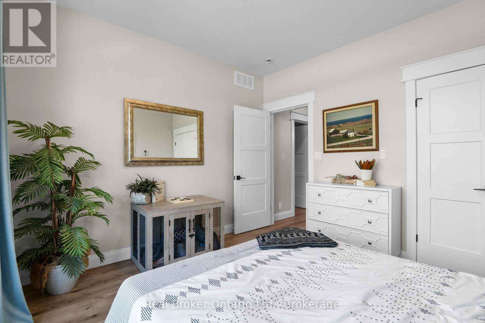 156 Pine View Drive, West Grey, ON - Indoor Photo Showing Bedroom