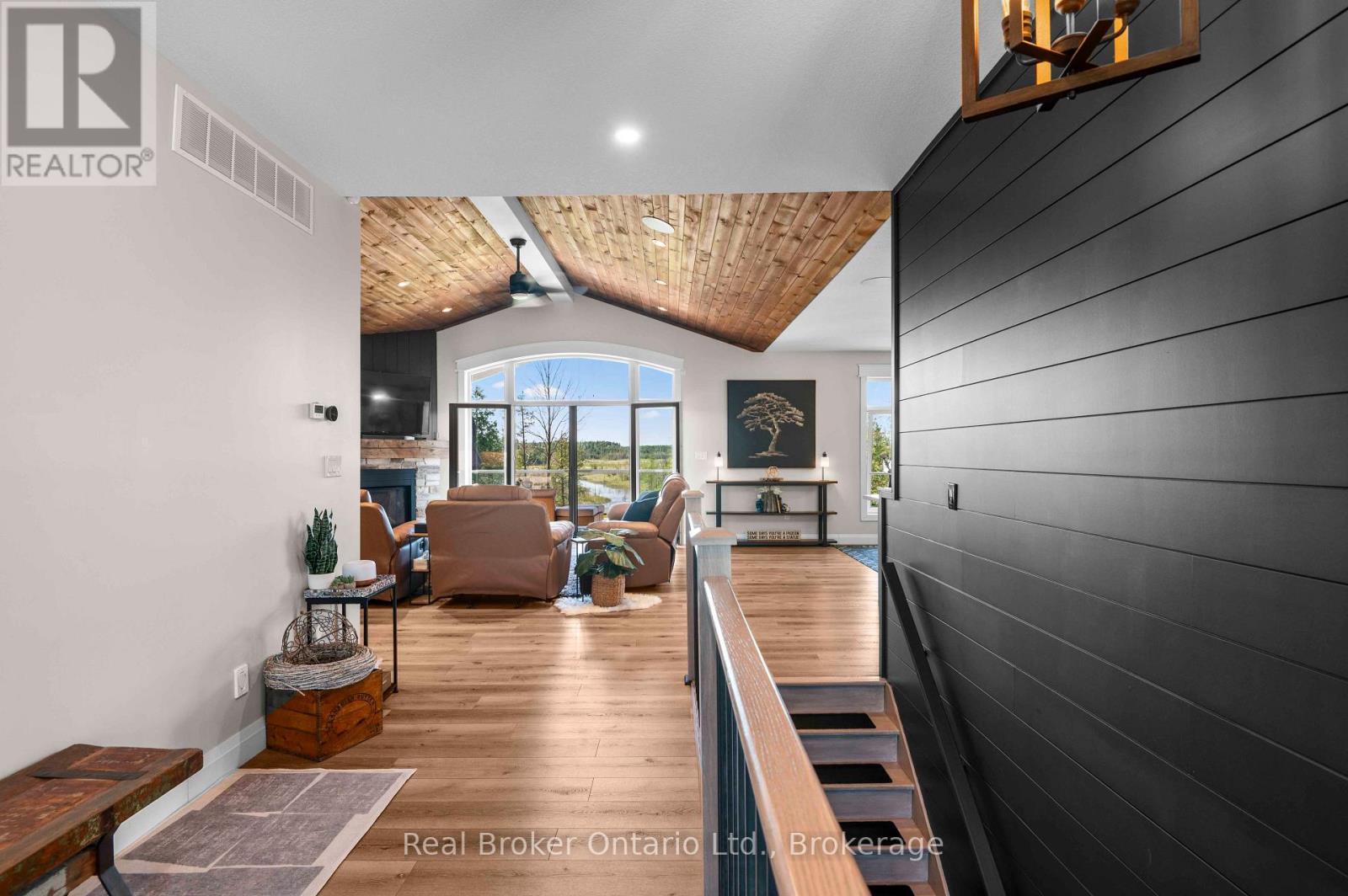 156 Pine View Drive, West Grey, ON - Indoor Photo Showing Other Room