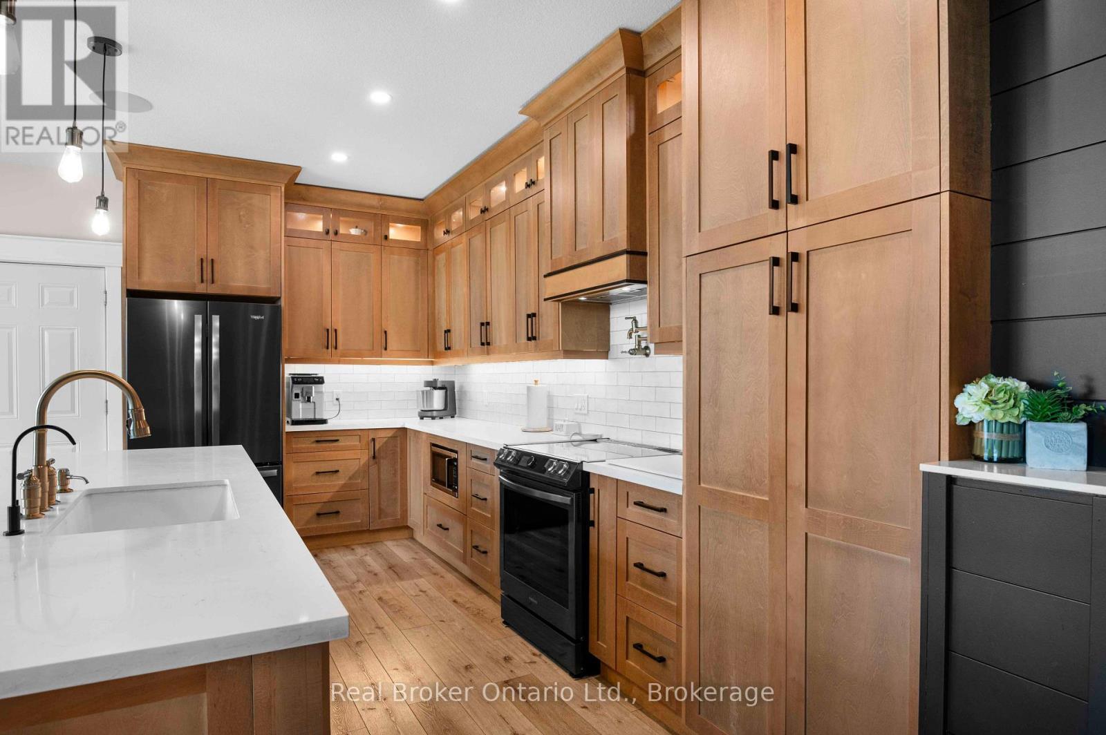 156 Pine View Drive, West Grey, ON - Indoor Photo Showing Kitchen With Upgraded Kitchen