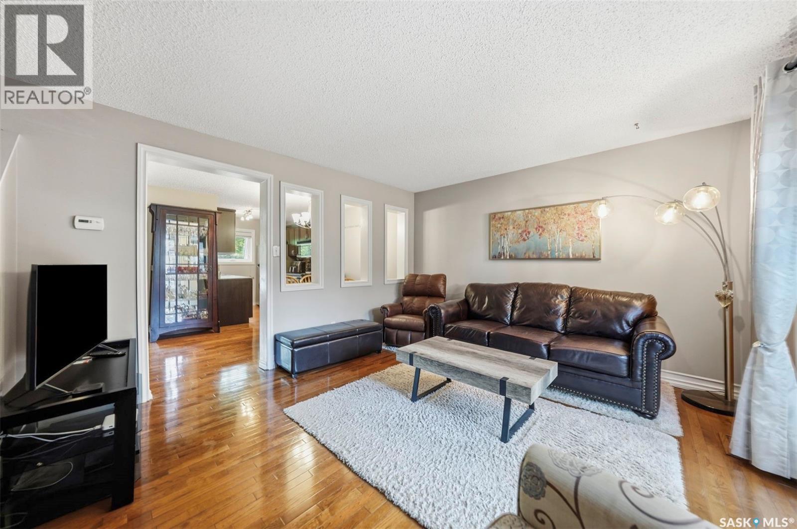 402 2703 Spadina Crescent E, Saskatoon, SK - Indoor Photo Showing Living Room