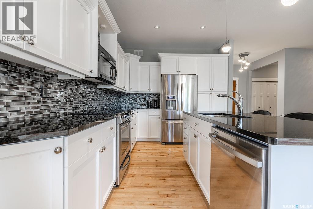 419 Paton Place, Saskatoon, SK - Indoor Photo Showing Kitchen With Stainless Steel Kitchen With Upgraded Kitchen