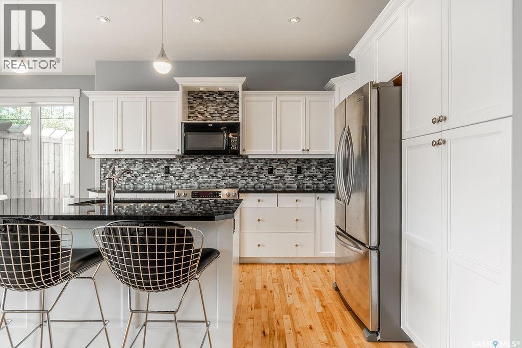 419 Paton Place, Saskatoon, SK - Indoor Photo Showing Kitchen With Upgraded Kitchen