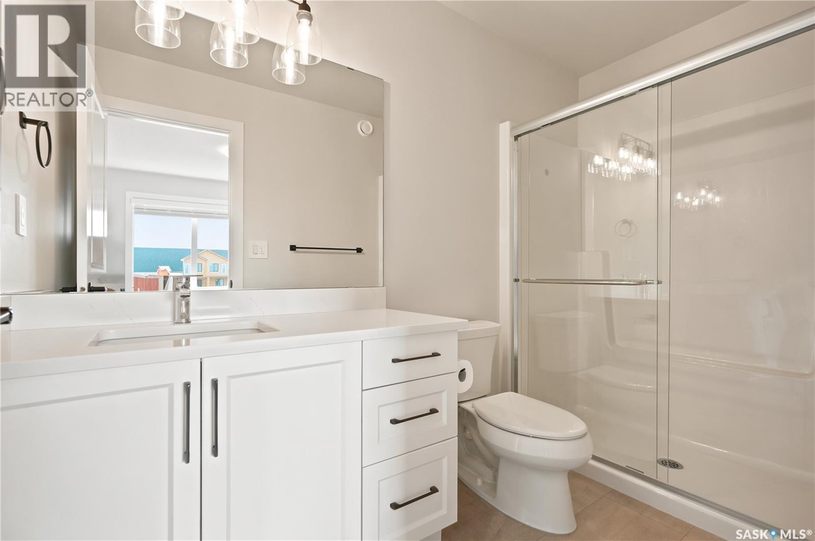 41 651 Dubois Crescent, Saskatoon, SK - Indoor Photo Showing Bathroom