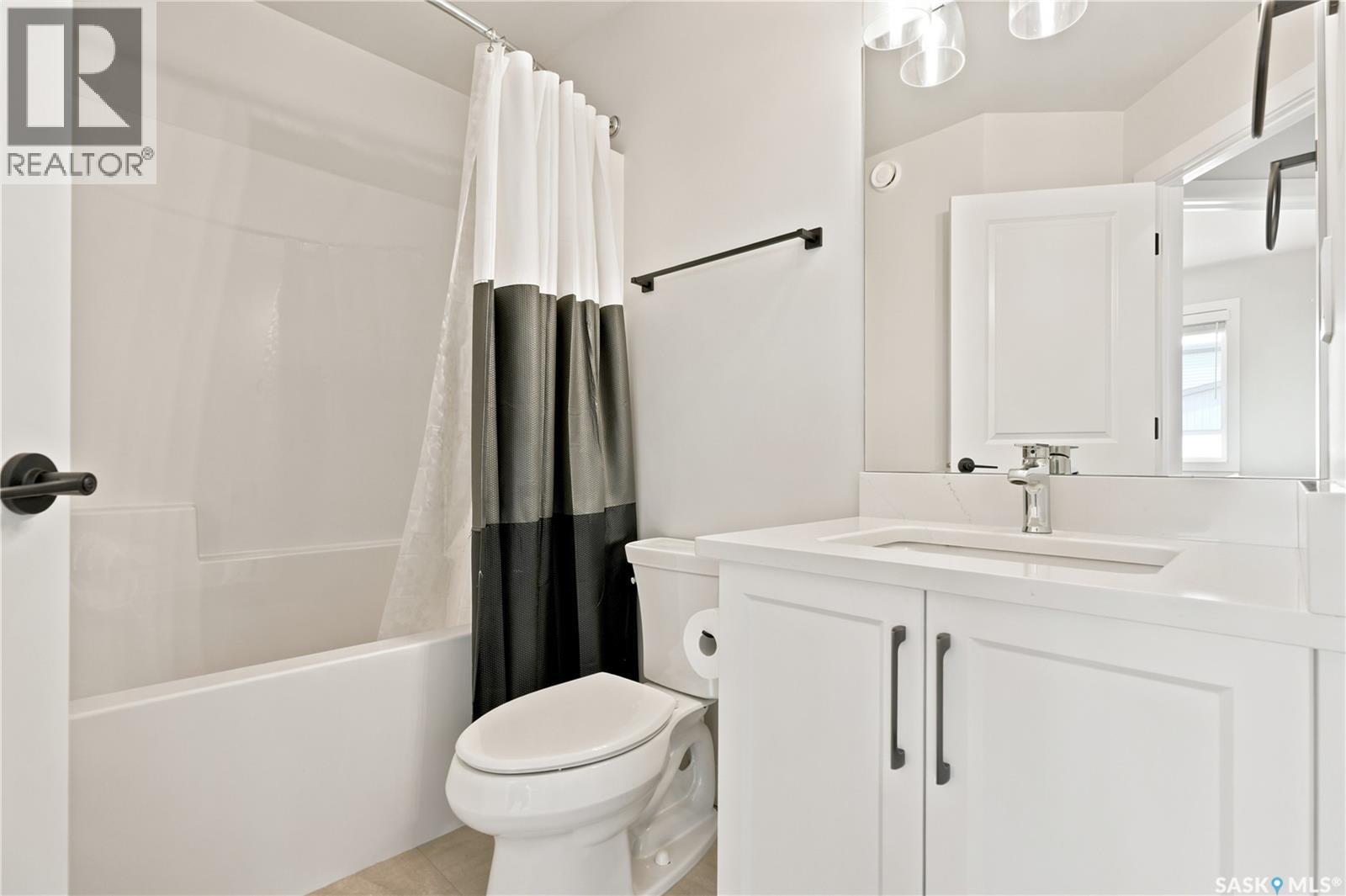 41 651 Dubois Crescent, Saskatoon, SK - Indoor Photo Showing Bathroom