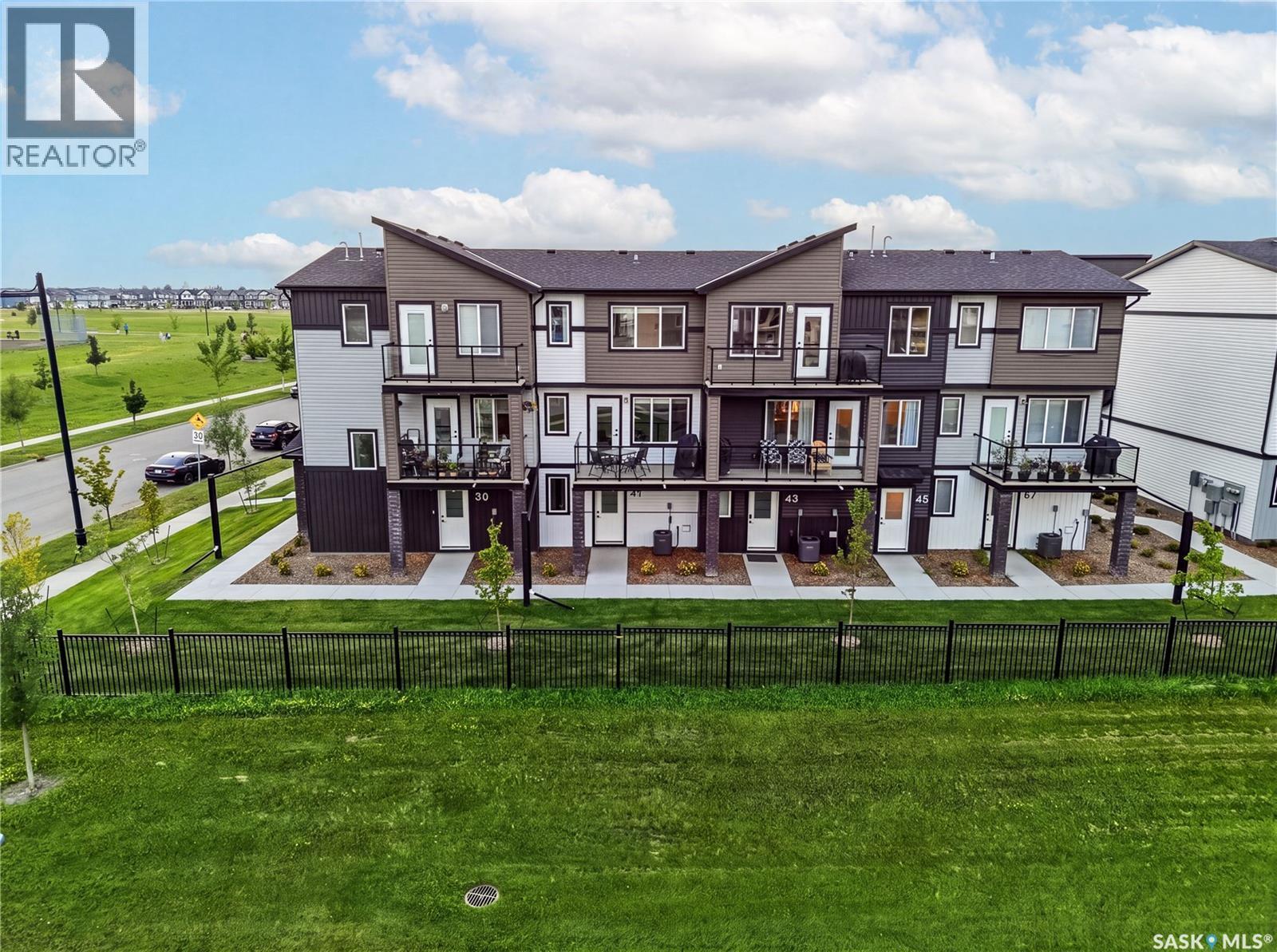 41 651 Dubois Crescent, Saskatoon, SK - Outdoor With Balcony