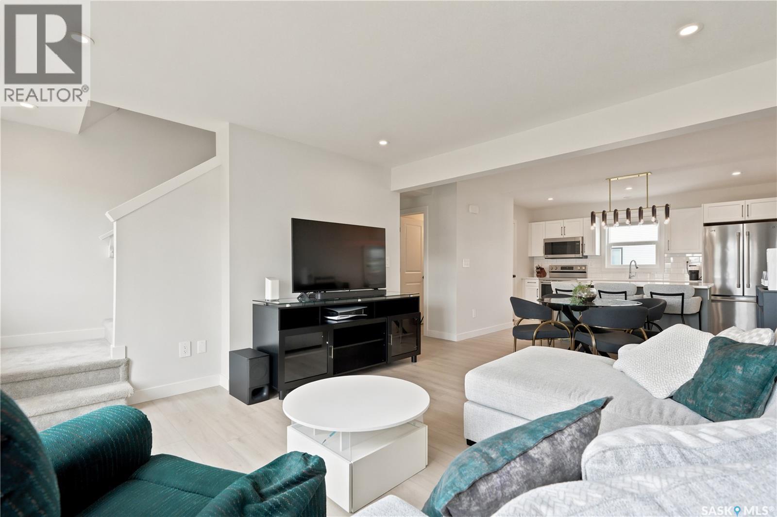 41 651 Dubois Crescent, Saskatoon, SK - Indoor Photo Showing Living Room