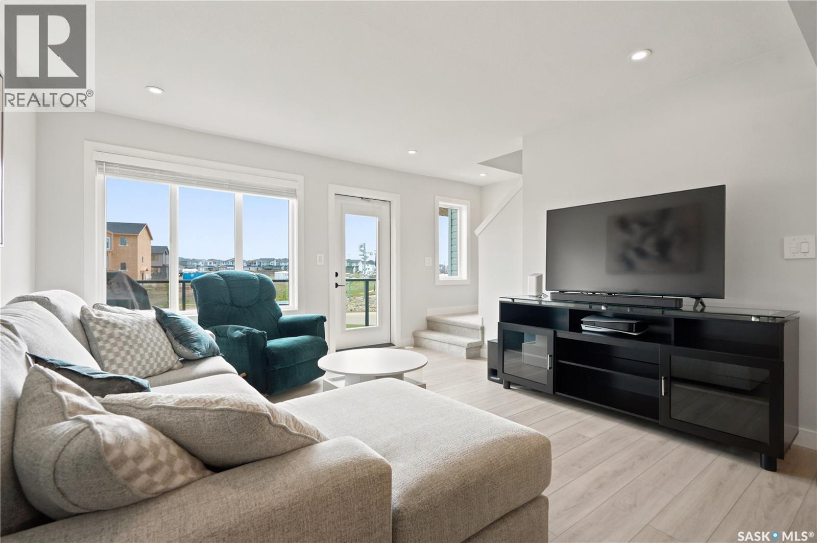 41 651 Dubois Crescent, Saskatoon, SK - Indoor Photo Showing Living Room