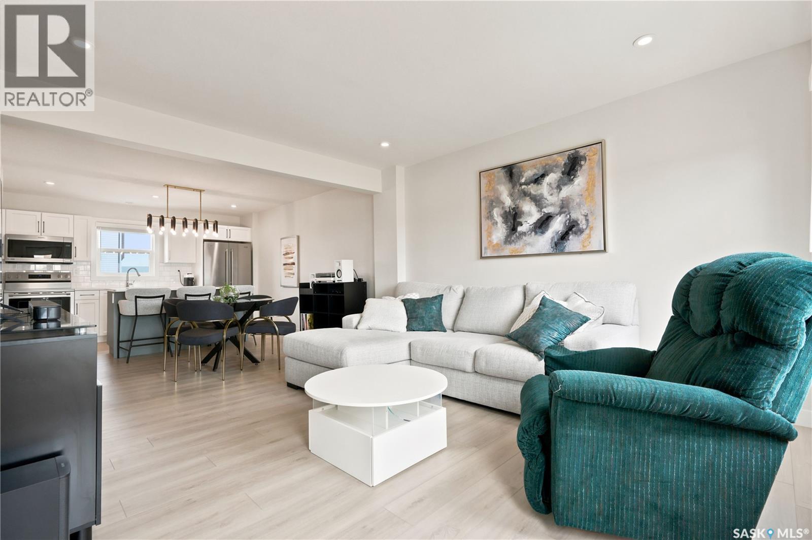41 651 Dubois Crescent, Saskatoon, SK - Indoor Photo Showing Living Room