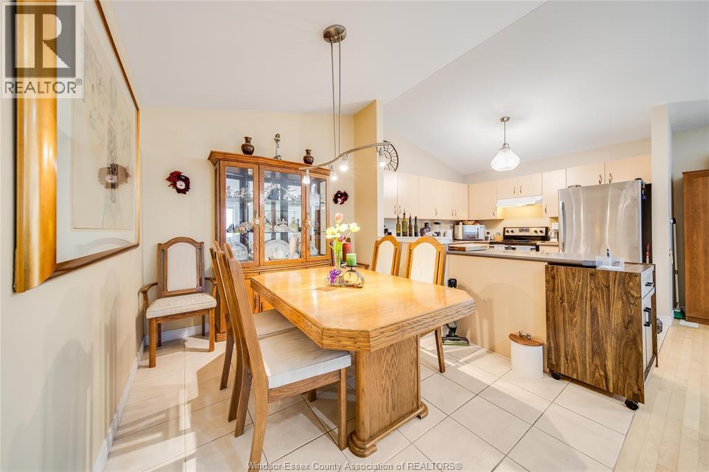 1739 Castleton Avenue, Windsor, ON - Indoor Photo Showing Dining Room