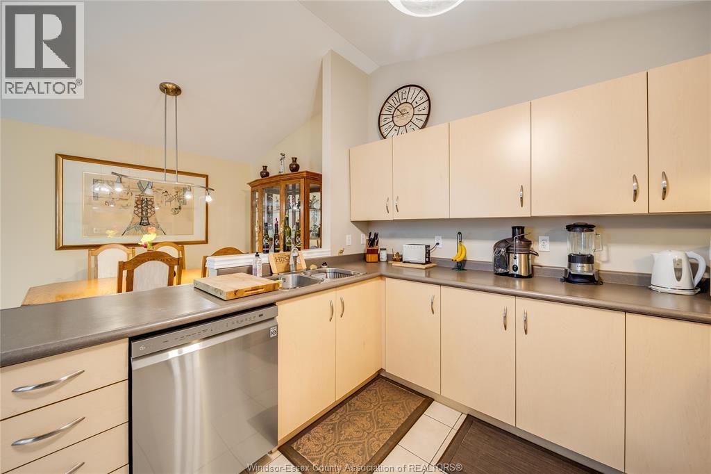 1739 Castleton Avenue, Windsor, ON - Indoor Photo Showing Kitchen With Double Sink