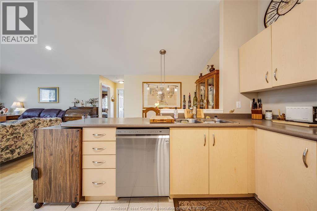 1739 Castleton Avenue, Windsor, ON - Indoor Photo Showing Kitchen With Double Sink
