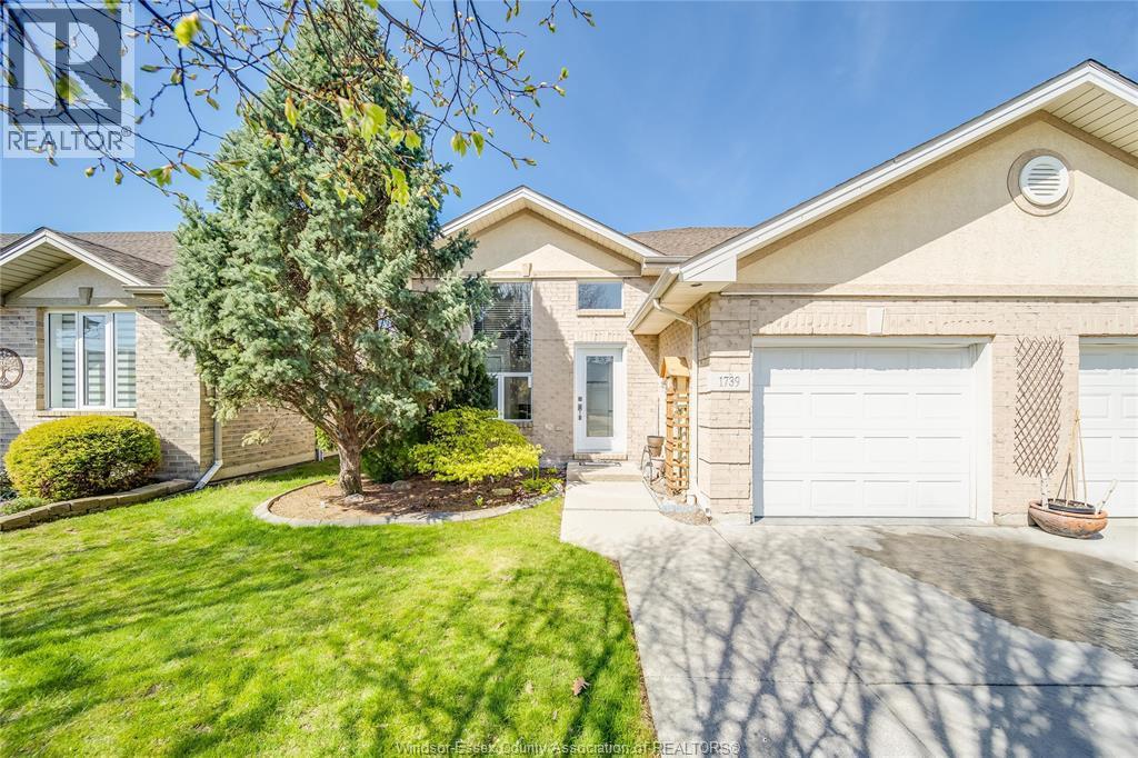 1739 Castleton Avenue, Windsor, ON - Outdoor With Facade