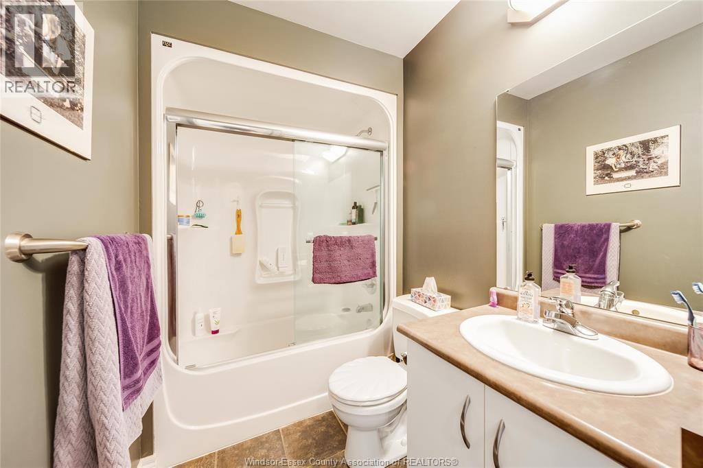 1739 Castleton Avenue, Windsor, ON - Indoor Photo Showing Bathroom