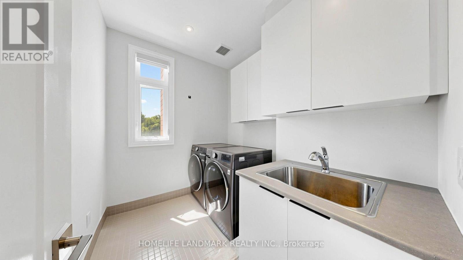44 David Dunlap Boulevard, Richmond Hill, ON - Indoor Photo Showing Laundry Room