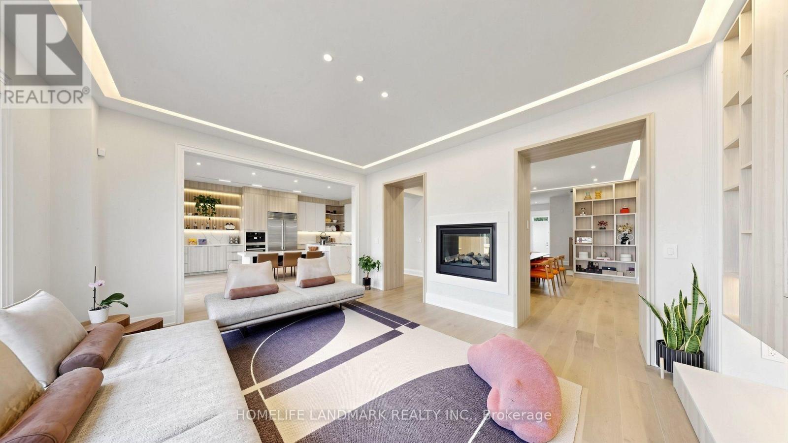 44 David Dunlap Boulevard, Richmond Hill, ON - Indoor With Fireplace