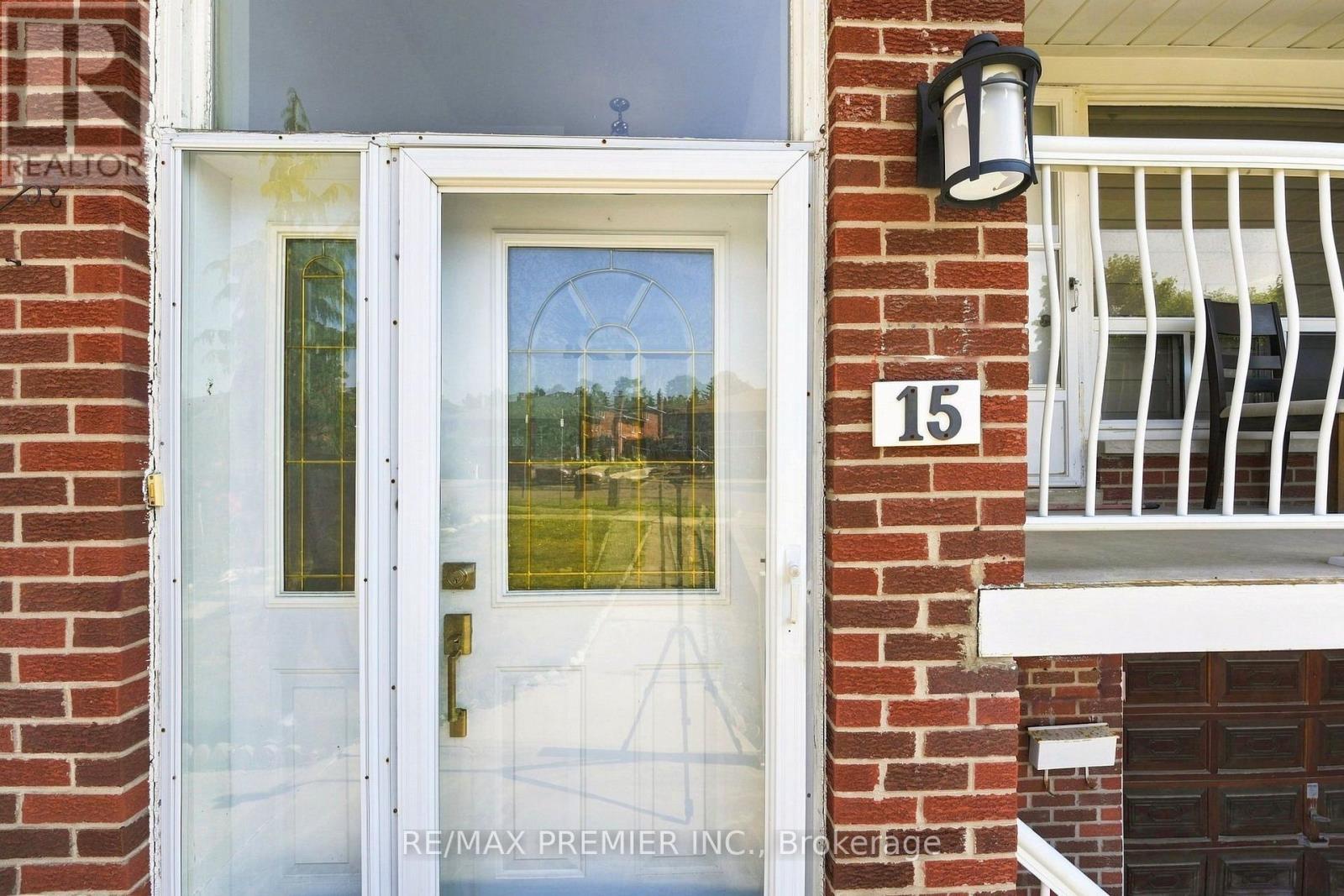 15 Madonna Gardens, Toronto, ON - Outdoor