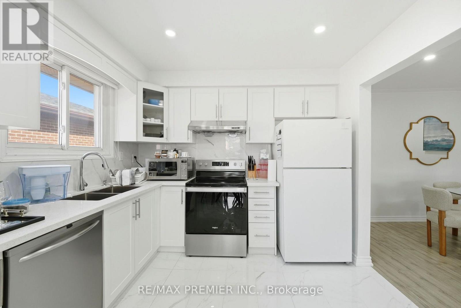 15 Madonna Gardens, Toronto, ON - Indoor Photo Showing Kitchen With Double Sink