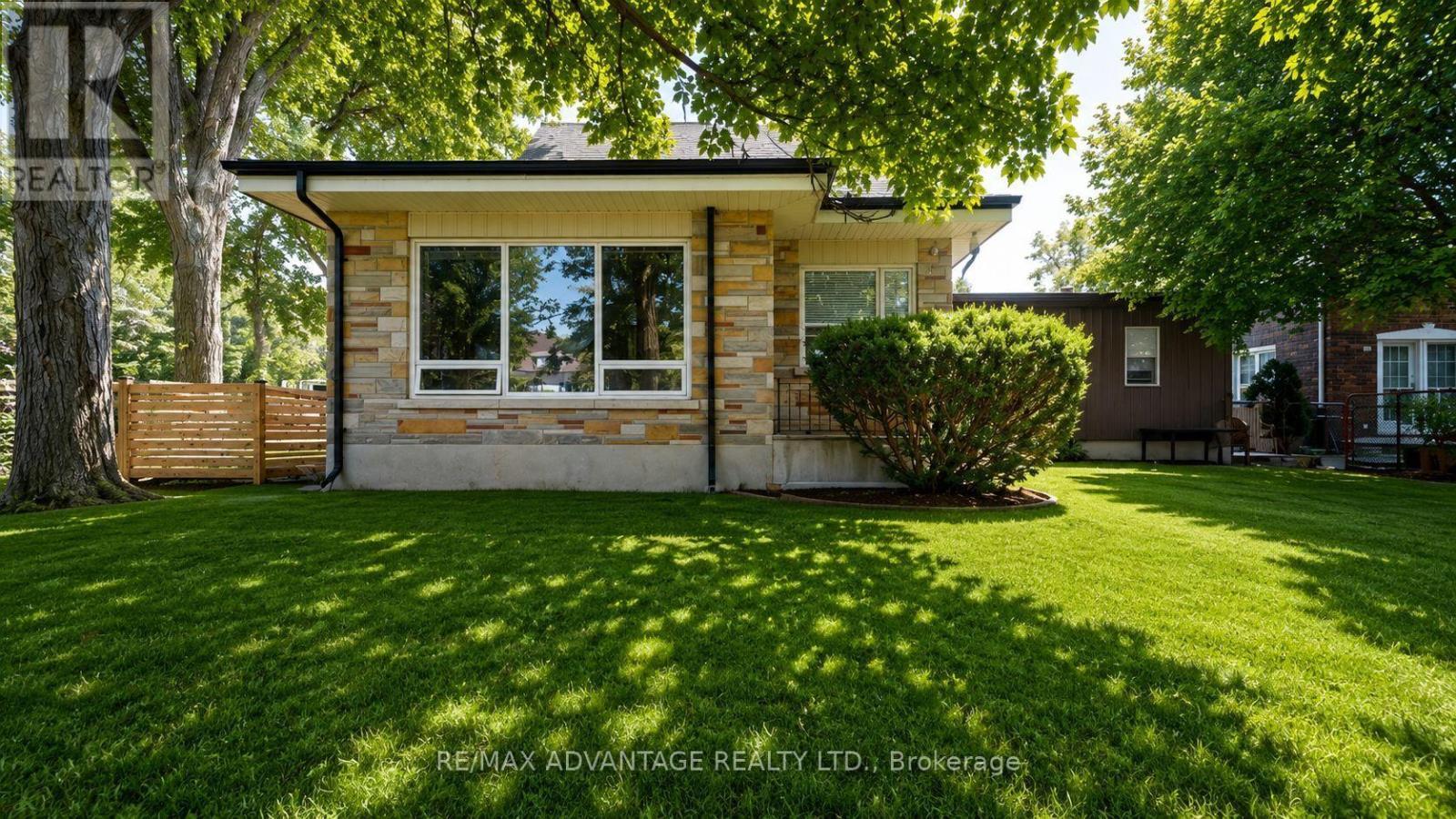 4 Farley Place, St. Thomas, ON - Outdoor