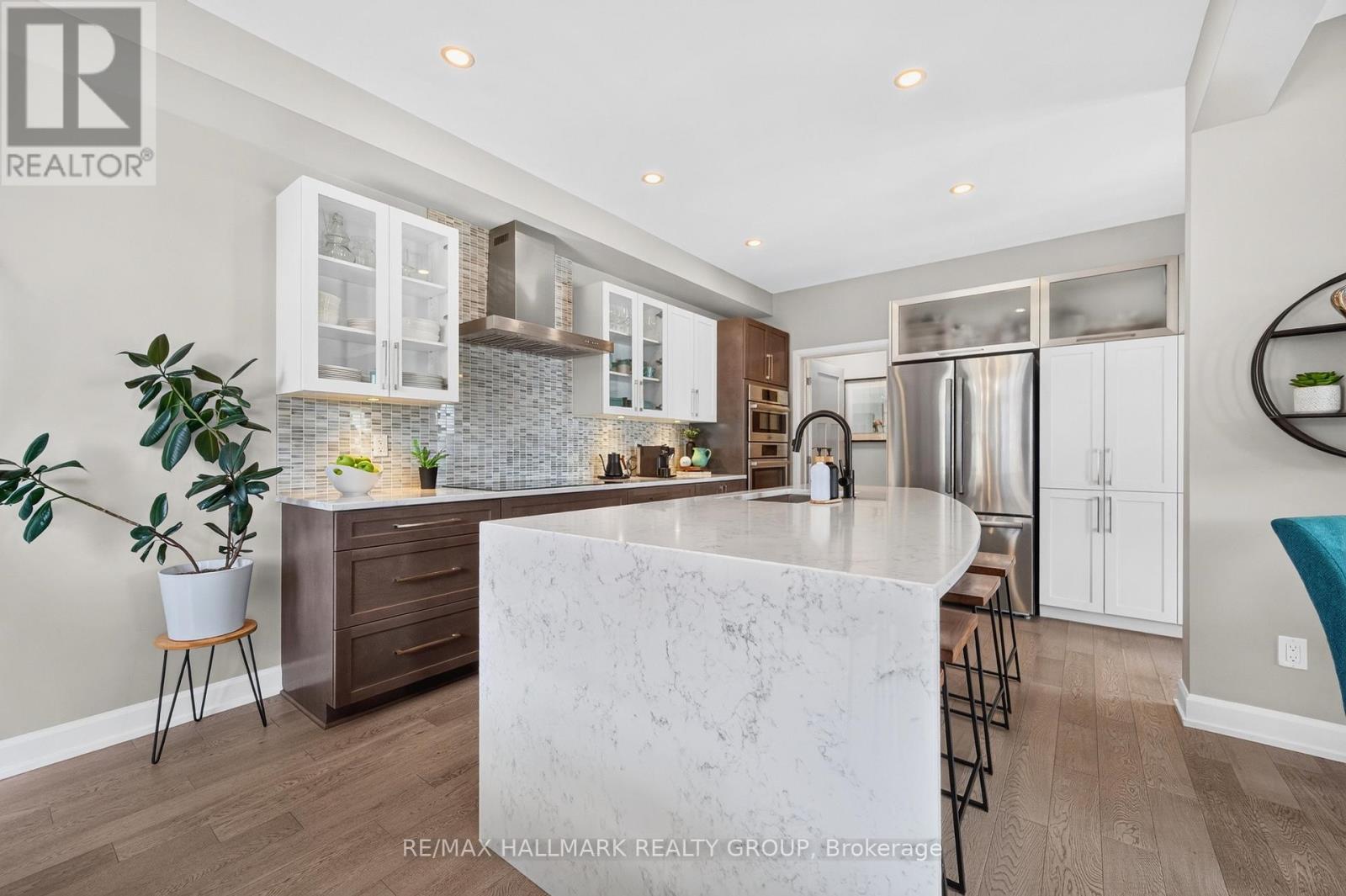 595 Decoeur Drive, Ottawa, ON - Indoor Photo Showing Kitchen With Upgraded Kitchen