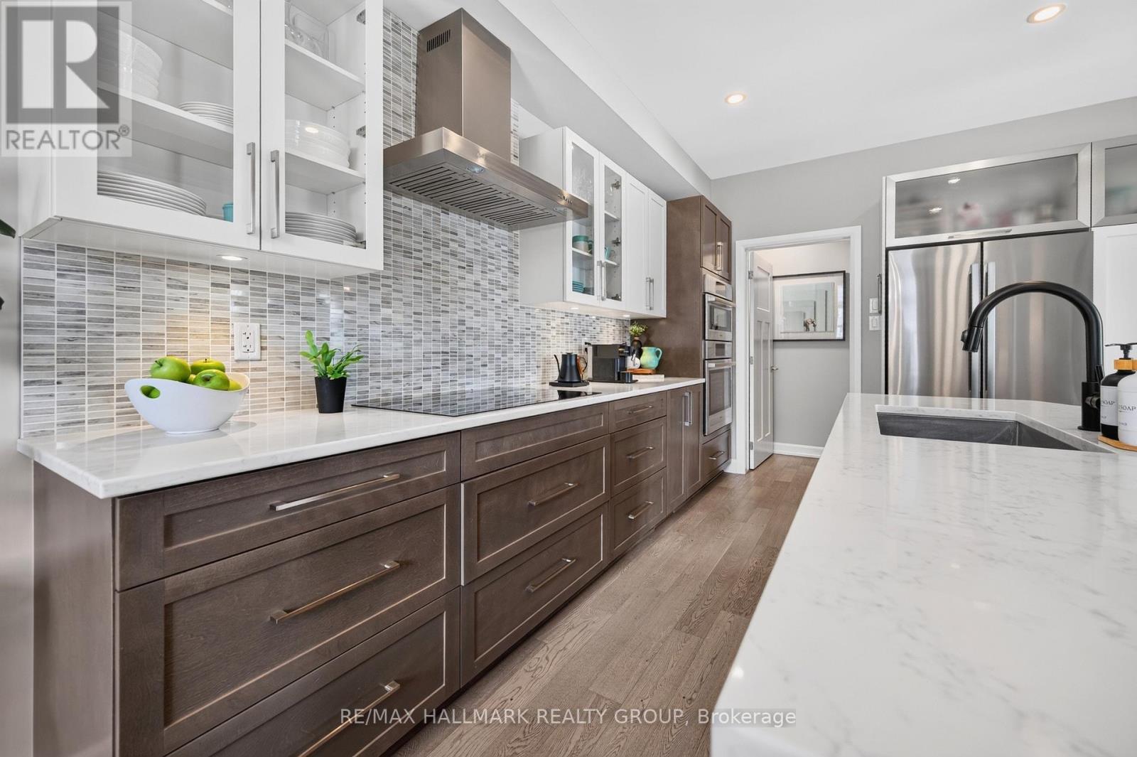 595 Decoeur Drive, Ottawa, ON - Indoor Photo Showing Kitchen With Upgraded Kitchen
