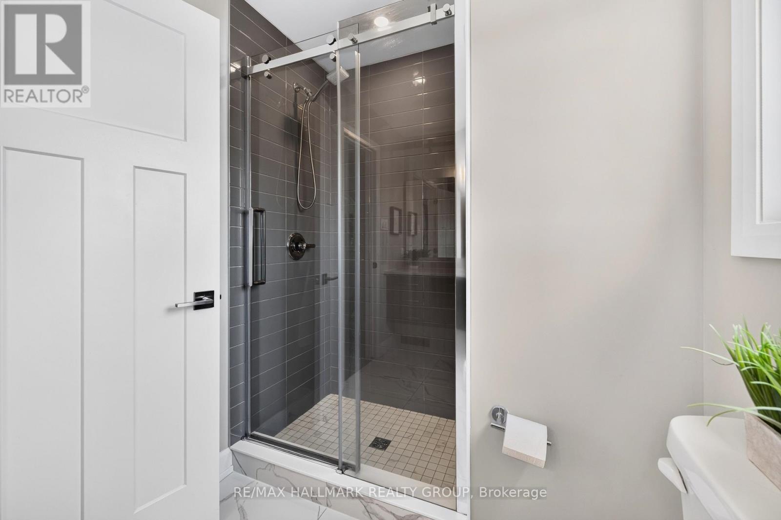 595 Decoeur Drive, Ottawa, ON - Indoor Photo Showing Bathroom