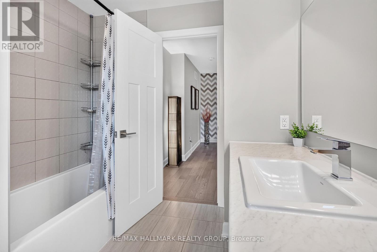 595 Decoeur Drive, Ottawa, ON - Indoor Photo Showing Bathroom