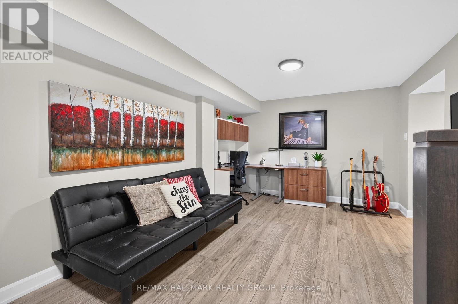 595 Decoeur Drive, Ottawa, ON - Indoor Photo Showing Living Room