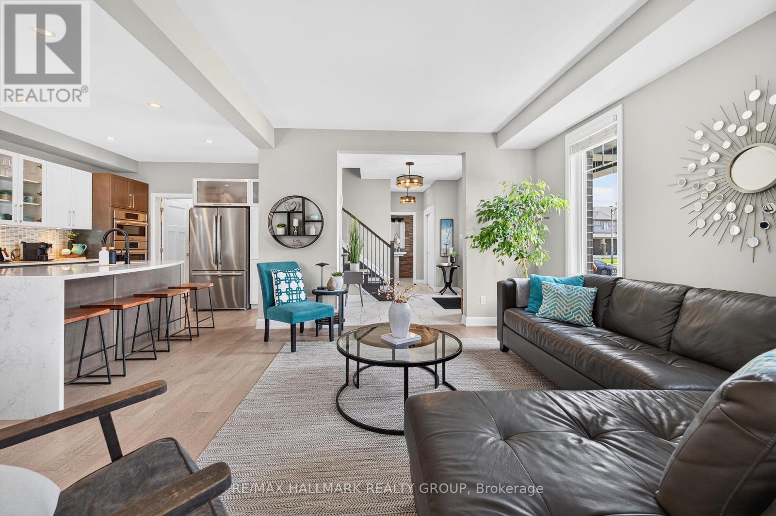 595 Decoeur Drive, Ottawa, ON - Indoor Photo Showing Living Room
