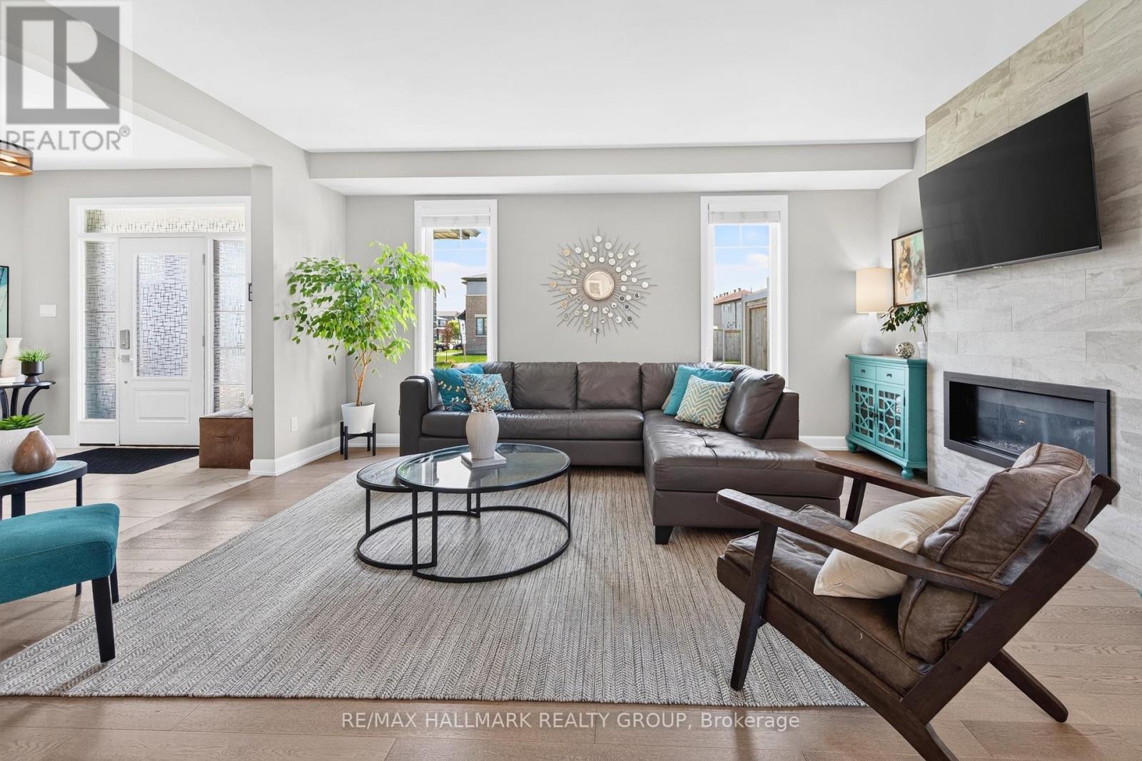 595 Decoeur Drive, Ottawa, ON - Indoor Photo Showing Living Room With Fireplace