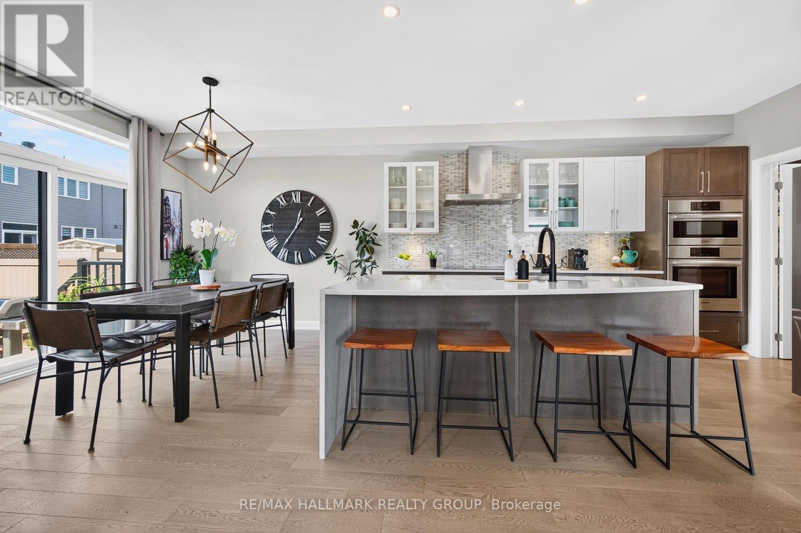 595 Decoeur Drive, Ottawa, ON - Indoor