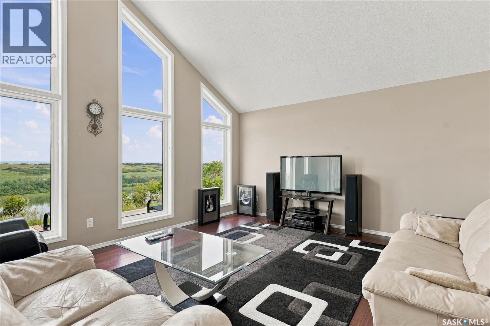 Roberts Riverfront Acreage, South Saskatchewan River, SK - Indoor Photo Showing Living Room