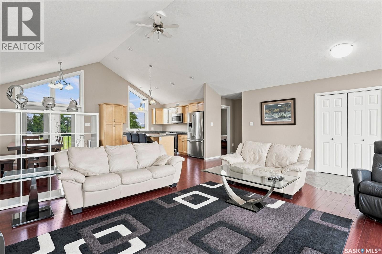 Roberts Riverfront Acreage, South Saskatchewan River, SK - Indoor Photo Showing Living Room