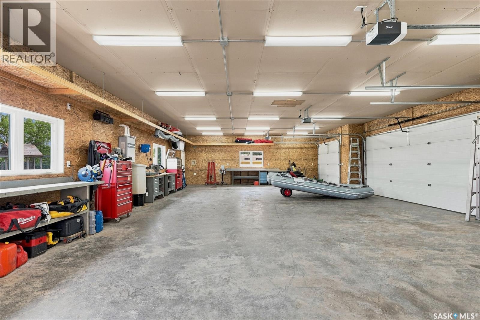 Roberts Riverfront Acreage, South Saskatchewan River, SK - Indoor Photo Showing Garage